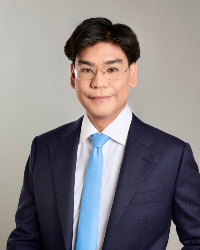 Portrait of Dr Panus Choocheepwattana